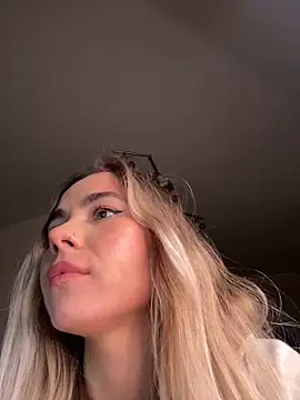 SkyBriii online show from February 13, 2025, 6:16 pm