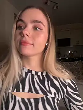 SkyBriii online show from February 28, 2025, 6:52 pm