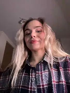 SkyBriii online show from March 1, 2025, 6:54 pm