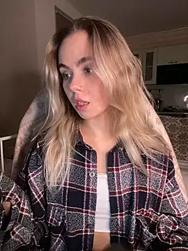 SkyBriii online show from March 5, 2025, 6:01 pm