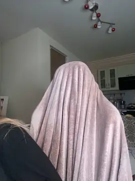 SkyBriii online show from March 12, 2025, 4:46 pm