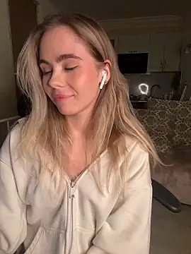 SkyBriii online show from March 20, 2025, 9:02 pm