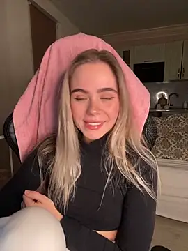 SkyBriii online show from March 21, 2025, 5:34 pm