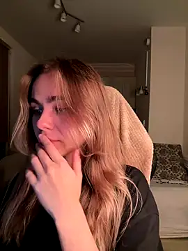 SkyBriii online show from September 23, 2025, 7:28 pm