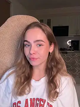 SkyBriii online show from October 5, 2025, 6:17 pm