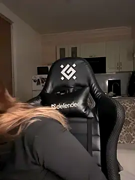 SkyBriii online show from October 17, 2025, 7:16 pm