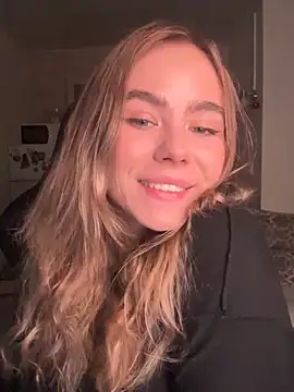 SkyBriii online show from November 3, 2025, 6:31 pm