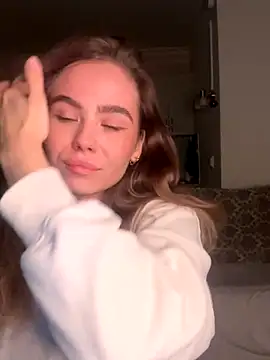 SkyBriii online show from November 10, 2025, 7:35 pm