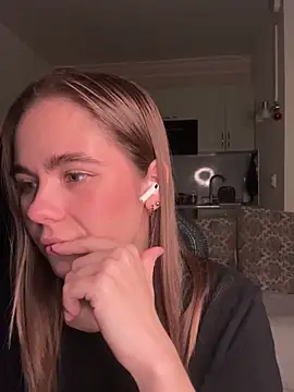 SkyBriii online show from November 12, 2025, 7:35 pm