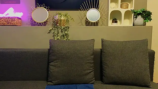 AyreenMoore online show from December 9, 2024, 6:57 pm