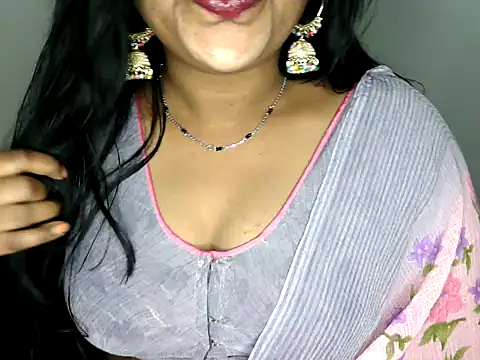 Snapshot of shila20 chatting on October 31, 2025, 5:25 pm shila20 online show from October 31, 2025, 5:25 pm