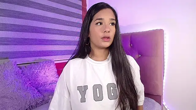 Snapshot of Maeena chatting on January 18, 2025, 6:10 pm Maeena online show from January 18, 2025, 6:10 pm