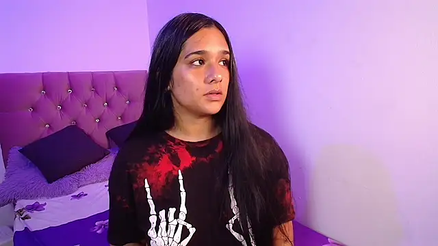 Snapshot of Maeena chatting on February 16, 2026, 11:01 pm Maeena online show from February 16, 2026, 11:01 pm