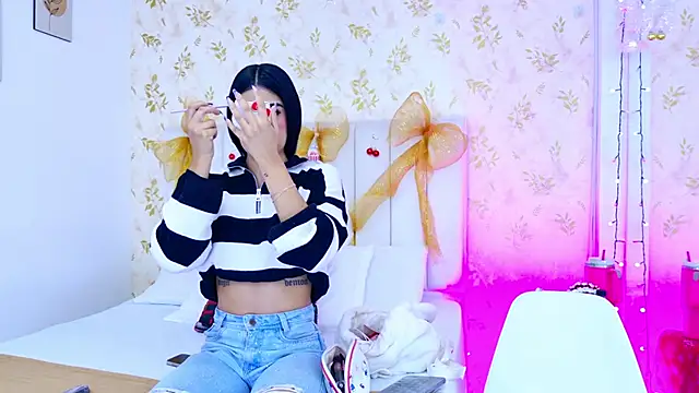 Mia-Monroe online show from November 29, 2025, 7:39 pm