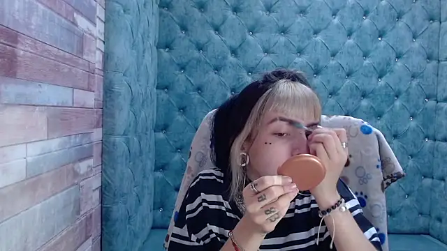 Samantha Smiith online show from October 8, 2025, 3:48 am