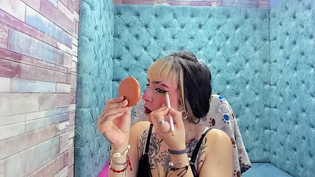 Samantha Smiith online show from December 14, 2025, 4:18 am