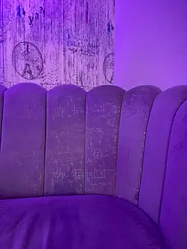 AbyThompson online show from September 30, 2025, 12:15 am