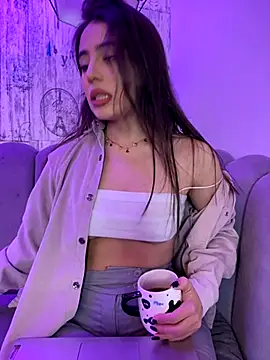 AbyThompson online show from October 23, 2025, 1:32 pm