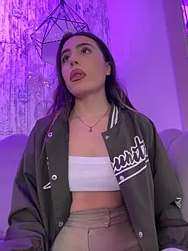 AbyThompson online show from November 17, 2025, 2:23 pm