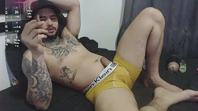 Snapshot of maxi_rogger18 chatting on January 13, 2025, 8:37 am maxi rogger18 online show from January 13, 2025, 8:37 am