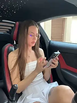 AlyseReuse online show from October 14, 2025, 3:13 pm