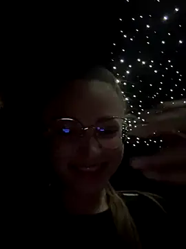 AlyseReuse online show from October 16, 2025, 4:19 pm