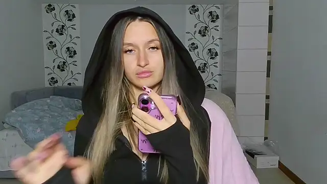 Snapshot of Submissive_love chatting on November 15, 2025, 5:31 pm Submissive love online show from November 15, 2025, 5:31 pm