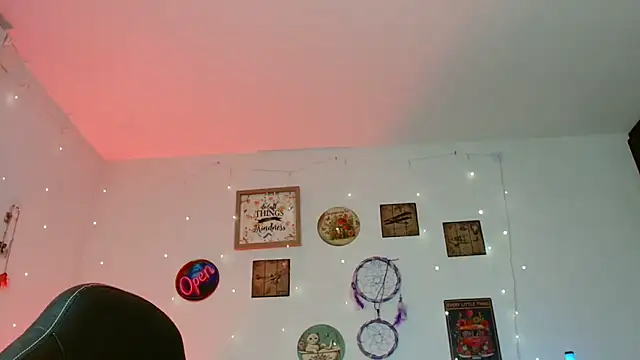 catalinamommyx online show from November 15, 2025, 1:03 am