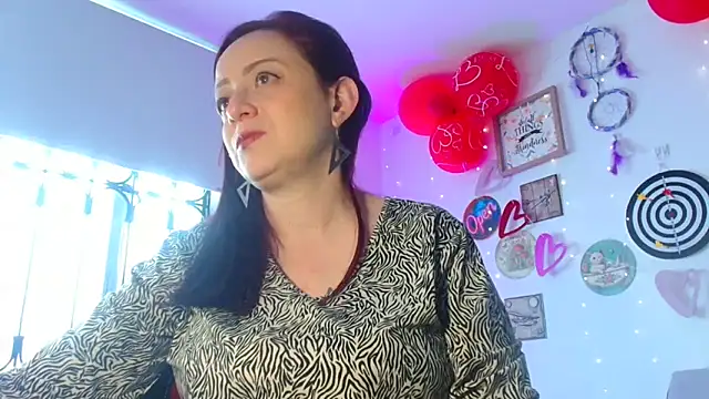 catalinamommyx online show from February 15, 2026, 9:33 pm