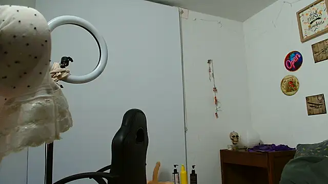 catalinamommyx online show from March 27, 2026, 12:38 am