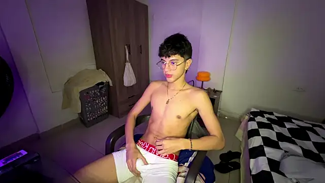 Snapshot of Angelligth chatting on October 14, 2025, 4:46 am Angelligth online show from October 14, 2025, 4:46 am