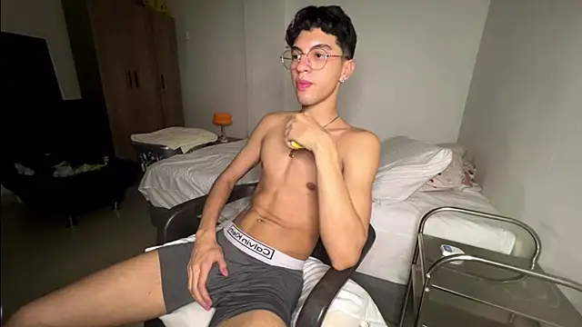 Snapshot of Angelligth chatting on November 18, 2025, 4:39 am Angelligth online show from November 18, 2025, 4:39 am