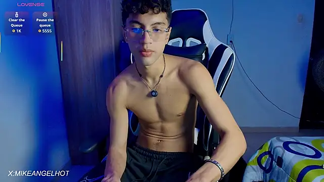 Snapshot of Angelligth chatting on July 3, 2026, 4:08 am Angelligth online show from July 3, 2026, 4:08 am