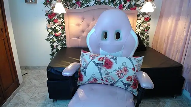 LucyCute 1 online show from February 10, 2026, 1:59 pm