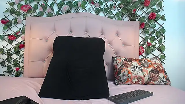 LucyCute 1 online show from April 13, 2026, 3:28 pm