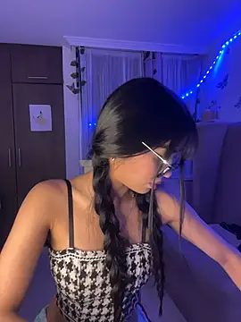 lina pink online show from October 9, 2025, 3:15 am