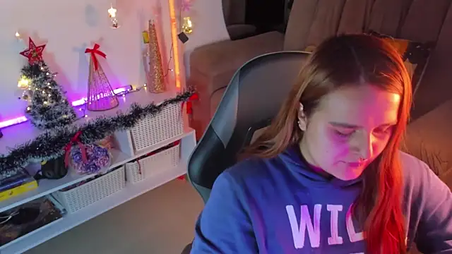 evy orange1 online show from December 20, 2025, 3:35 am