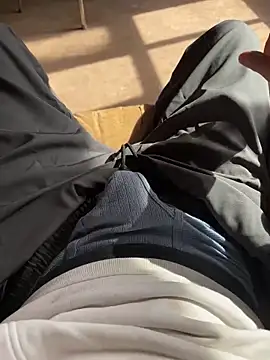 Snapshot of josle24 chatting on November 19, 2025, 5:46 pm josle24 online show from November 19, 2025, 5:46 pm