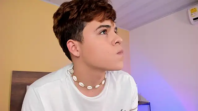 Snapshot of justinbiler chatting on December 20, 2024, 4:20 am justinbiler online show from December 20, 2024, 4:20 am