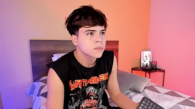 Snapshot of justinbiler chatting on February 14, 2025, 12:36 pm justinbiler online show from February 14, 2025, 12:36 pm