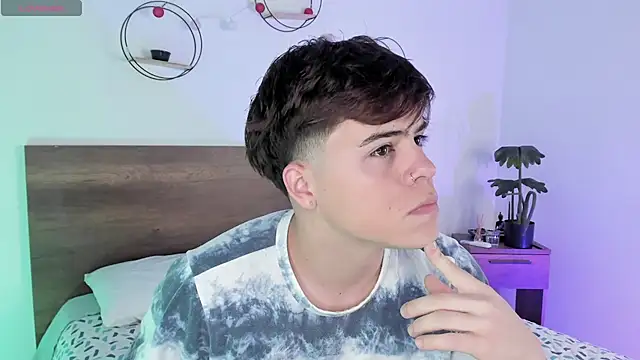 Snapshot of justinbiler chatting on March 20, 2025, 12:32 pm justinbiler online show from March 20, 2025, 12:32 pm