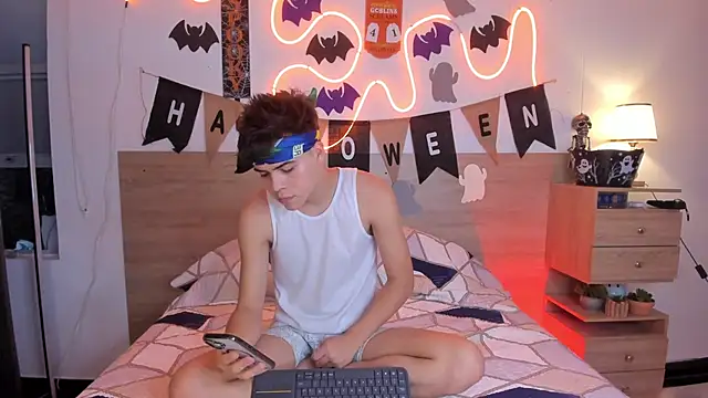 Snapshot of justinbiler chatting on October 22, 2025, 1:11 pm justinbiler online show from October 22, 2025, 1:11 pm