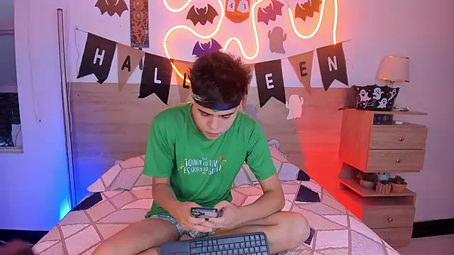 Snapshot of justinbiler chatting on October 24, 2025, 12:34 pm justinbiler online show from October 24, 2025, 12:34 pm