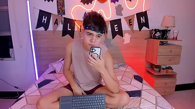 Snapshot of justinbiler chatting on October 27, 2025, 1:59 pm justinbiler online show from October 27, 2025, 1:59 pm