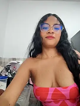 DAFNNEE ROSS online show from October 27, 2025, 3:38 pm