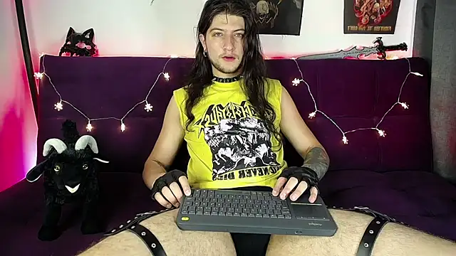 Snapshot of blckwolf_6 chatting on December 10, 2024, 3:22 pm blckwolf 6 online show from December 10, 2024, 3:22 pm
