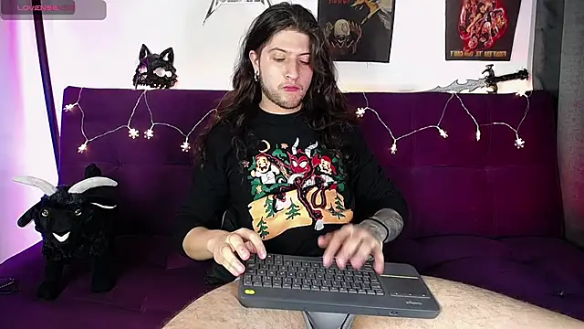 Snapshot of blckwolf_6 chatting on December 11, 2024, 9:55 pm blckwolf 6 online show from December 11, 2024, 9:55 pm