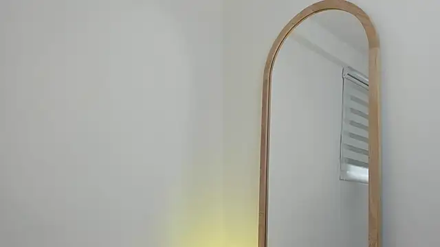 Snapshot of Julifoxx chatting on December 2, 2025, 9:10 pm Julifoxx online show from December 2, 2025, 9:10 pm