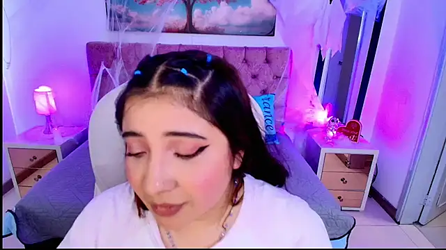 Emma monserrat online show from October 15, 2025, 7:25 pm