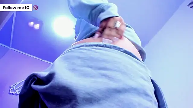 Emma monserrat online show from April 1, 2026, 11:11 am